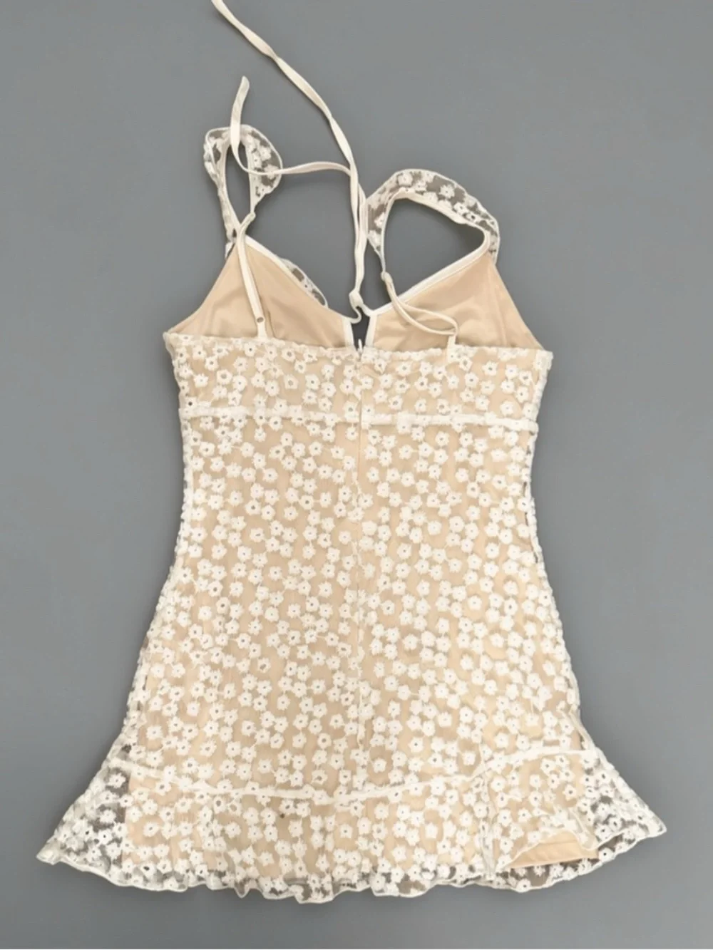 Lulus NWOT White Daisy 3D Lace Tie Front Illusion Ruffle Mini Dress Small S